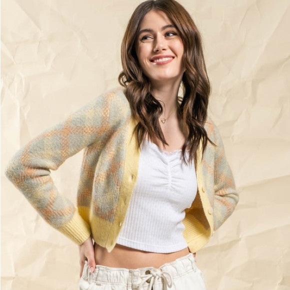 Sweaters - 🆕NWT Banana Milkshake Cropped Cardigan